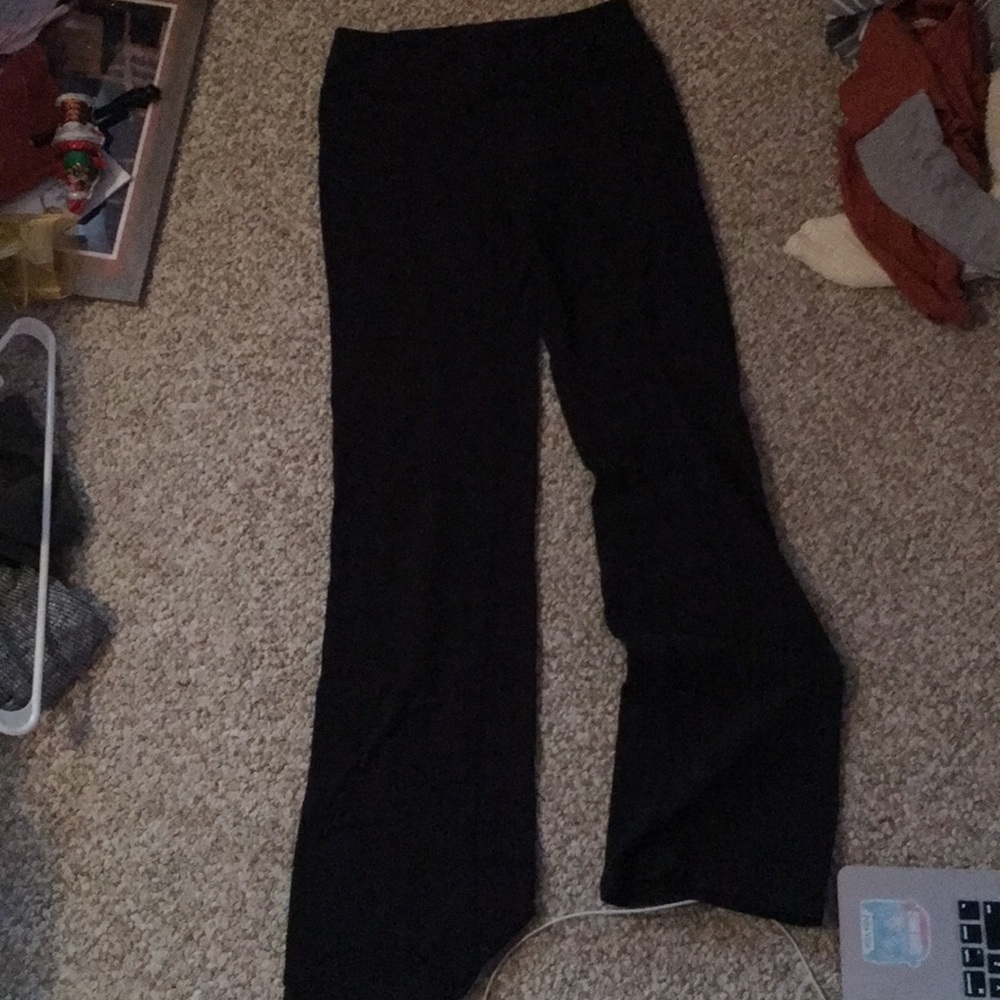 Black yoga pants